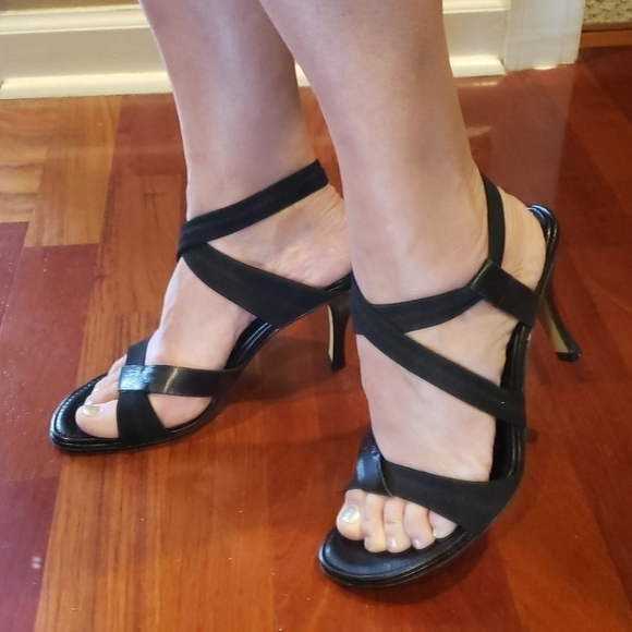 DONALD J. Pliner Black Strappy Heels EUC Like New - Picture 1 of 14